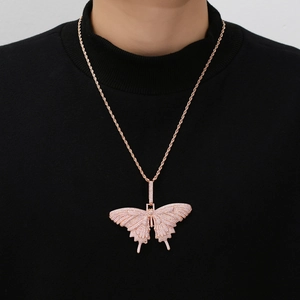 Collier hip hop avec pendentif papillon en or rose serti de zircons blancs