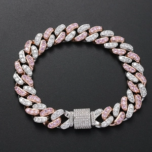 Bracelet Cuban Link 12mm avec pierres roses et blanches serties pour un look hip-hop