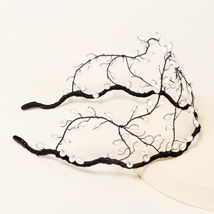 Serre-tête de mariée fait main avec perles blanches et branches tressées noires style haut