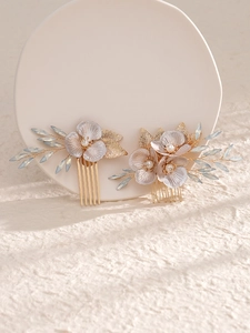 Détails de peignes à cheveux de mariée avec perles et fleurs en métal fin