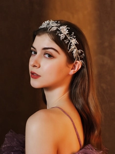 Detailed macro view of bridal silver hairband with pearls and crystal flowers