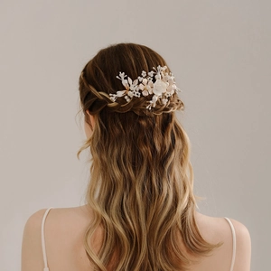 Peigne à Cheveux de Mariée en Alliage d'Or Vintage Élégant Coiffe de Mariage Avec Fleurs Aspect Céramique et Künstliche Perles d'Imitation