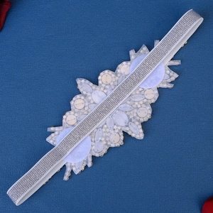 Bandeau de mariée luxueux avec cristaux marquise étincelants et ruban argenté élastique