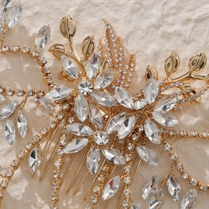 Elegant bridal hair comb with gold metal leaves and sparkling rhinestones for weddings