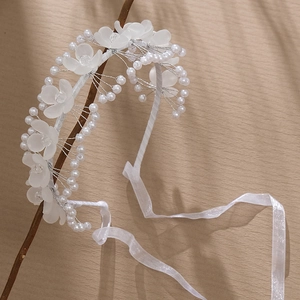 Serre-tête de mariée fait main avec fleurs en acrylique blanches et perles