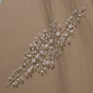 Vigne de cheveux de mariée argentée élégante avec perles en cristal et strass faits main