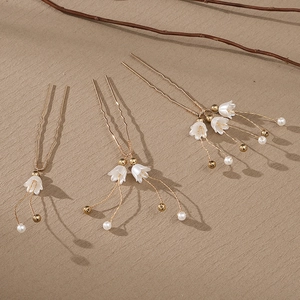 Three-piece gold Chinese bridal hair pins with white flower petals and hanging pearls