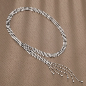 Cintura in cristallo argento con nappe eleganti e fibbia regolabile per donne