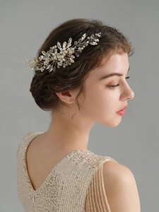 Detail of bridal hair comb featuring handmade pearls and sparkling crystals on gold wire