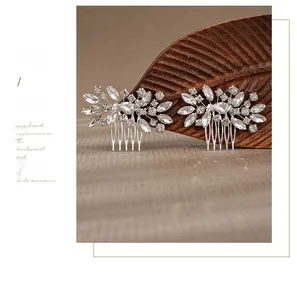 Détails de peignes de mariée argentés avec cristaux en forme de feuilles pour mariage