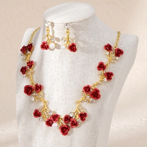 Vintage Brautschmuck-Set mit roten Rosen, goldenen Ranken, Perlen und Glanz-Strasssteinen