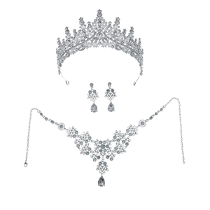Set di gioielli da sposa di lusso con tiara, collana a goccia e orecchini con strass lucidi