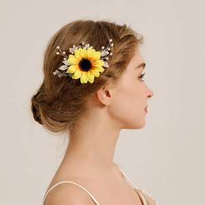Peigne à cheveux de mariée avec tournesol jaune orné de perles blanches et de strass
