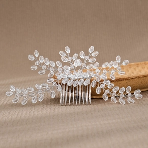 Pettine per capelli da sposa fatto a mano con perline di cristallo e filo d'argento