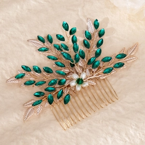 Pettine per capelli da sposa dorato fatto a mano con cristalli smeraldo e perle