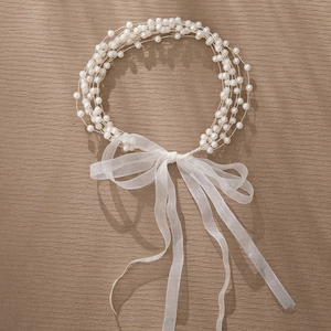 Serre-tête de mariée fait main avec perles blanches et nœud en organza pour mariage