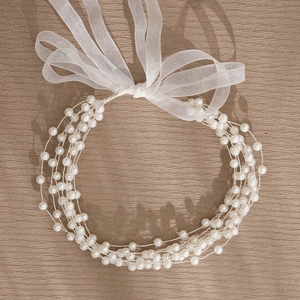 Bandeau de mariée élégant à plusieurs couches de perles avec un nœud en ruban organza blanc