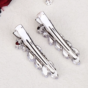 Ensemble de pinces à cheveux argentées avec zircons étincelants en forme de feuille
