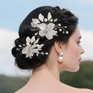 Détails de pinces à cheveux de mariée avec fleurs blanches, perles et cristaux