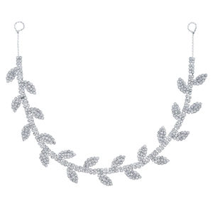 Bandeau de mariée argenté avec motifs de feuilles et strass étincelants sur fond blanc
