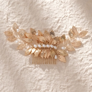 Elegant bridal gold alloy leaf hair comb with white pearls for wedding hairstyles