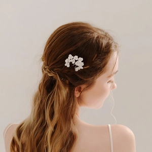 Pic à Cheveux Fleur en Poterie Souple Blanche Fait à la Main Élégant Épingle à Cheveux en Alliage d'Argent Forme de U Mariage