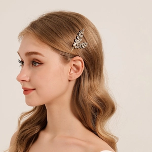 Elegant Gold Leaf Shape Hair Clip With Sparkling Rhinestones And Faux Artificial Pearls Vintage Wedding Party Accessory For Women