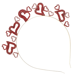 Détail d'un serre-tête en métal doré avec des cœurs étincelants en strass rouges et roses