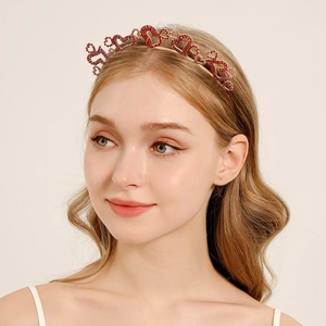 Serre-tête couronne à cœurs en strass rouges pour femmes, accessoire de fête élégant
