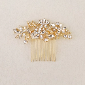 Vue détaillée du peigne à cheveux doré avec fleurs serties de strass et de cristaux