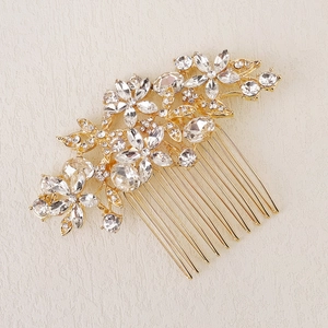 Détails du peigne de mariée doré avec cristaux marquise et motifs floraux en métal