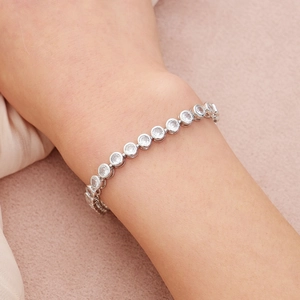 Bracelet élégant en argent avec zircons pour femmes et montures en cristal rondes