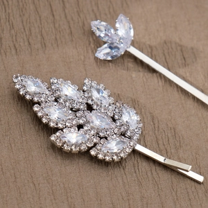 Barrettes à cheveux argentées avec feuilles en zircon marquise et cristaux floraux