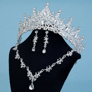 Parure de bijoux de mariée argentée avec couronne en cristal, collier et boucles