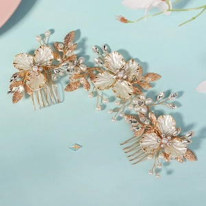 Peigne à cheveux mariée vintage avec feuilles dorées, fleurs blanches et perles