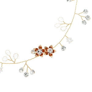 Detailaufnahme von goldenem Braut-Haarband mit handgefertigten Blumen und Kristallen