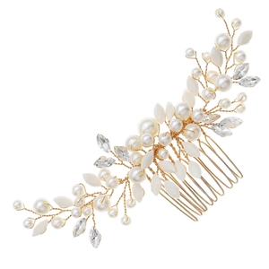 Détail du peigne à cheveux mariée avec perles blanches et cristaux sur fil doré