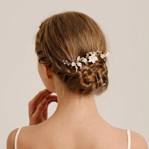 Pettine per Capelli da Sposa Fatto a Mano Fiore in Ceramica Bianca Foglia d'Oro Strass Copricapo Matrimonio Festa Donna Accessori