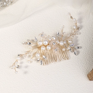 Peigne à cheveux de mariée doré avec perles faites main et détails floraux en cristal
