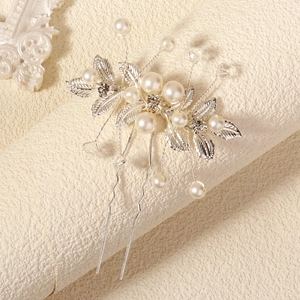 Épingle à cheveux de mariée avec perles et strass sur motif floral en argent