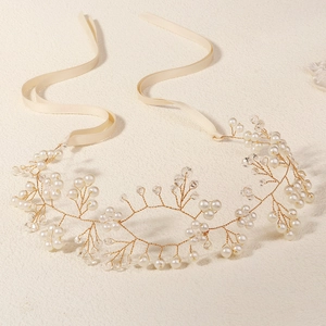 Serre-tête de mariée élégant avec perles et cristaux sur fil doré et rubans de soie