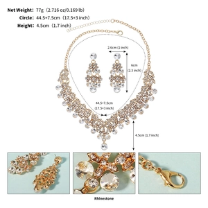 Detailansicht des Brautschmuck-Sets mit Maßen und goldenem Blattmuster-Design