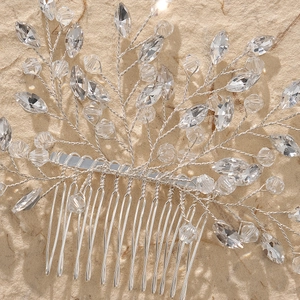 Peigne à cheveux de mariée fait main avec cristaux scintillants et fils d'argent
