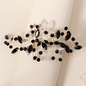 Peigne à cheveux de mariée avec cristaux noirs, perles blanches et détails de feuilles d'argent