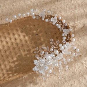 Bandeau de Mariée Fait Main Fleur Blanche Künstliche Perle Cristal Fil d'Argent Bandeau de Mariage pour Femme Accessoires de Cheveux