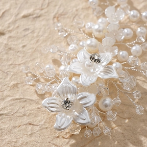 Bandeau de mariée fait main avec fleurs en céramique, perles et cristaux sur fil d'argent