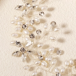 Elegant bridal hair comb with handmade pearls and sparkling rhinestones in floral design