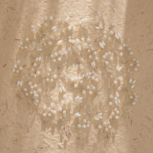 Vigne de Cheveux de Mariée Faite à la Main Fil Métallique Argenté Künstliche Perles Blanches Strass Bandeau Style Forêt Accessoires de Cheveux