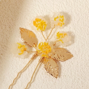 Épingle à cheveux de mariée avec fleurs en résine jaune et feuilles dorées faites main