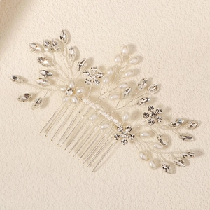 Peigne à cheveux de mariée argenté avec perles à la main et strass au motif floral